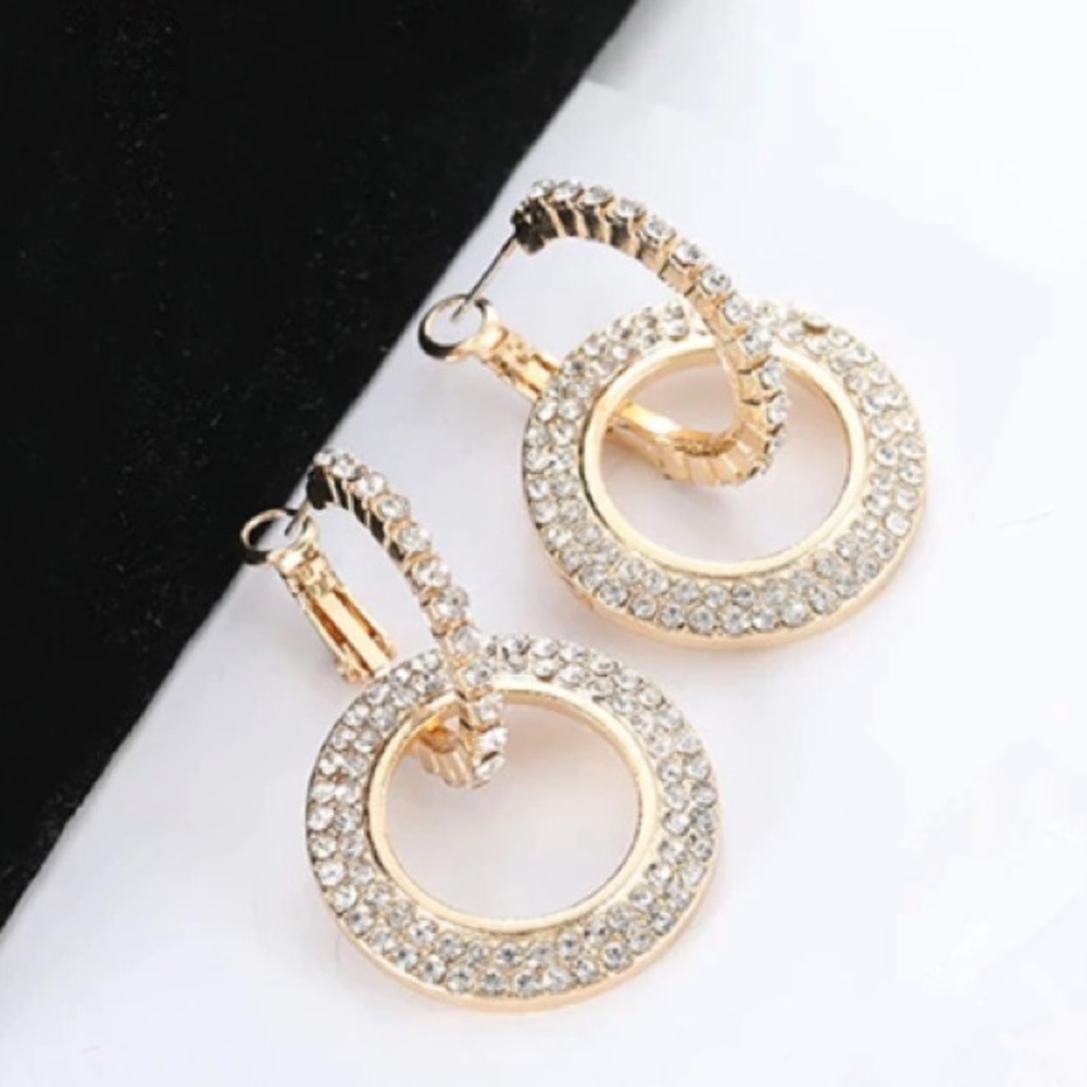 NEW!๐๐GORGEOUS!๐GOLDEN๐CZ๐CIRCLES๐๐STUNNING - Picture 5 of 8
